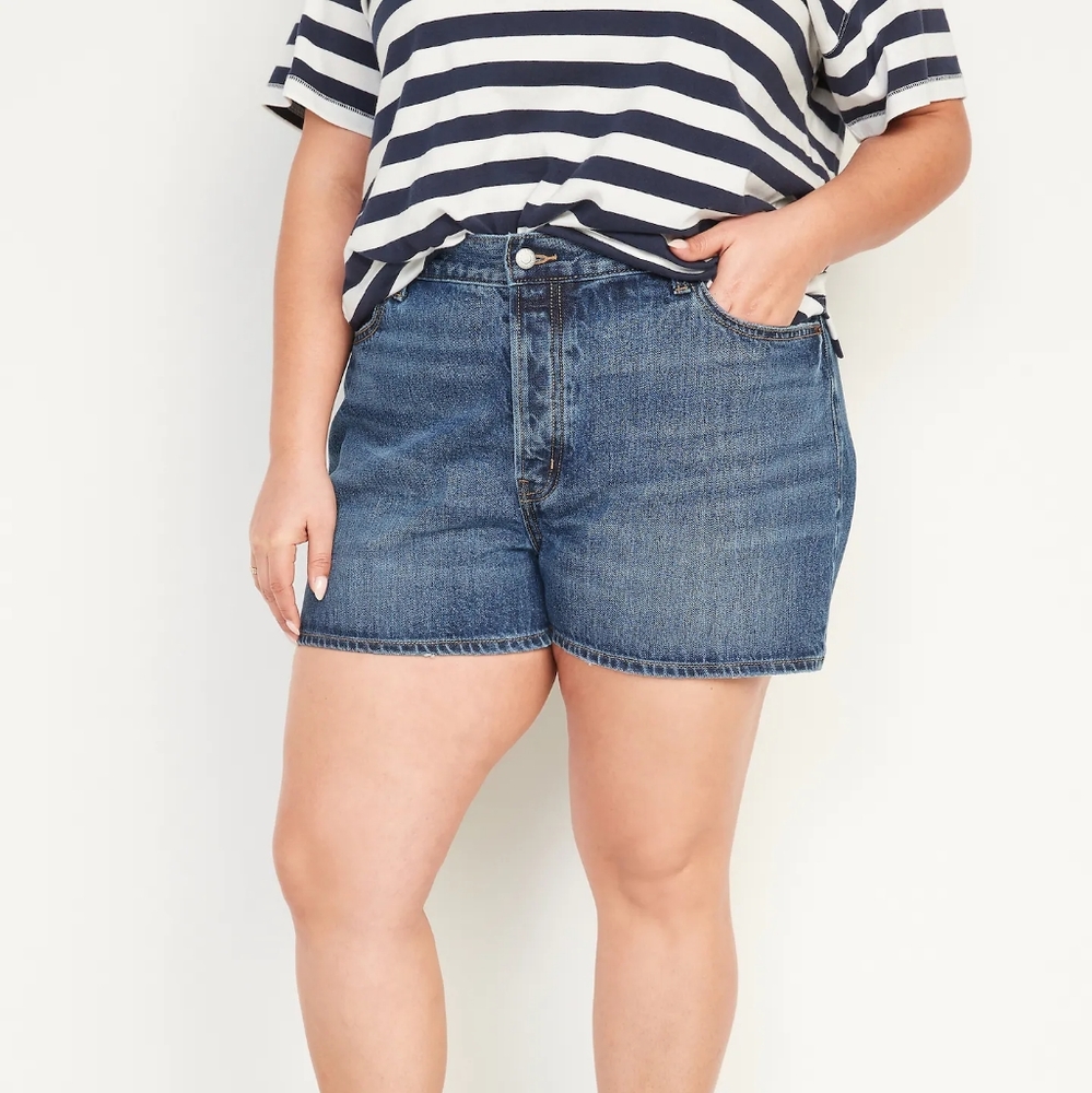 Old Navy | NWT High Rise Slouchy Straight Denim shorts Size 16